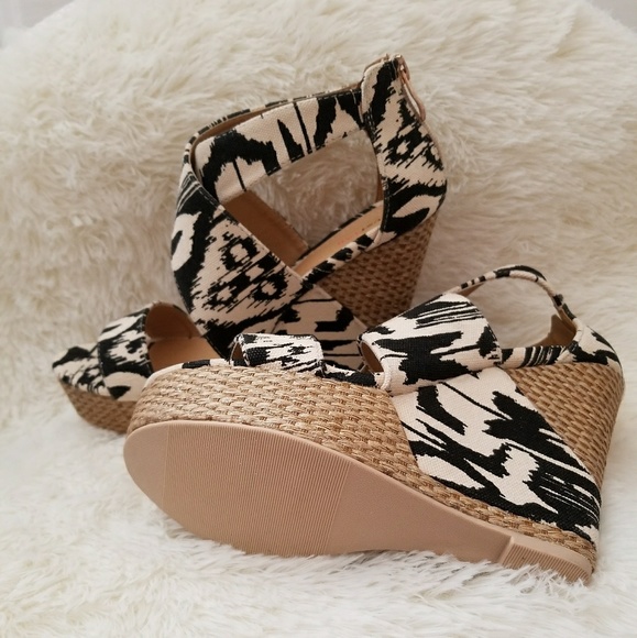 SOLD!! SUMMER WEDGES - Picture 2 of 4
